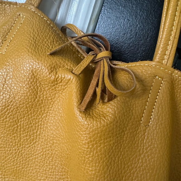 Mustard yellow leather bag - Picture 2 of 5